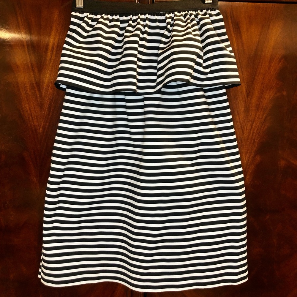 NWT Zara Strapless Ruffle Dress Size M Black/White Stripe with pockets!
